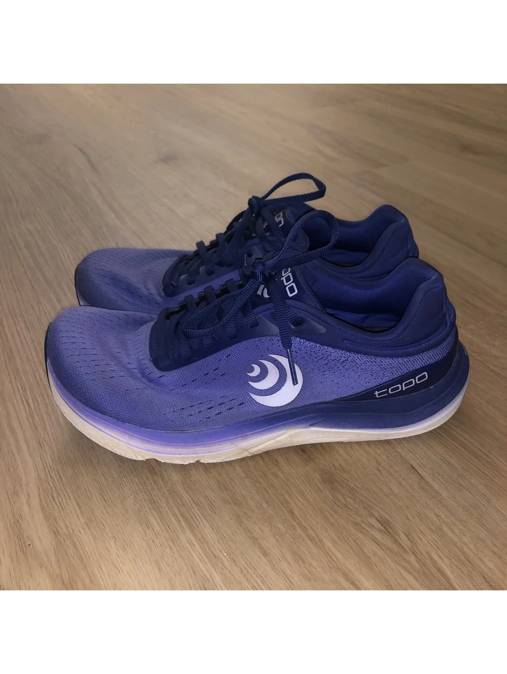 TOPO MAGNIFLY 5 PURPLE LILAC WHITE RUNNING SNEAKERS WOMENS SIZE 9